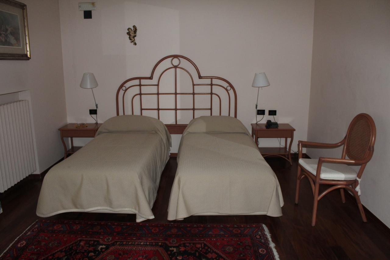 Locanda Del Boscogrande Montegrosso d'Asti ภายนอก รูปภาพ